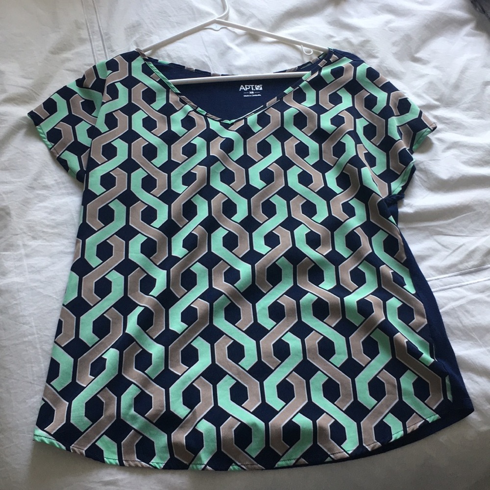Apt 9 ladies shirt v neck XS